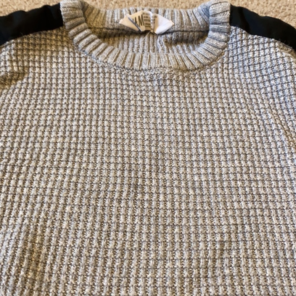 H&M sweater - Picture 2 of 3
